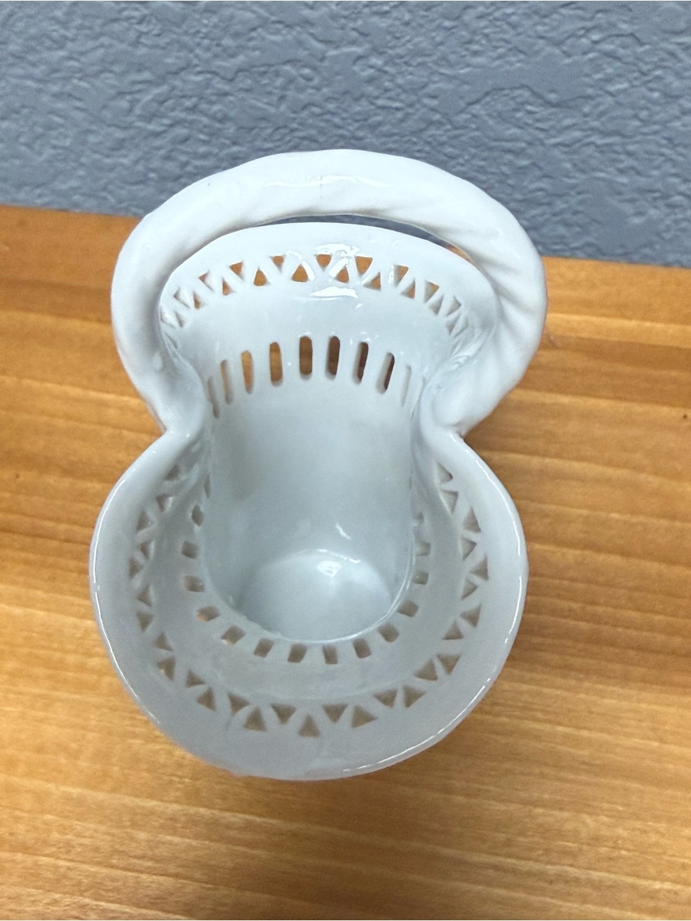 Small White Ceramic Basket Vase with Pierced Rim - Picture 4 of 8